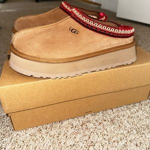 UGG Tazz Slippers Size 7